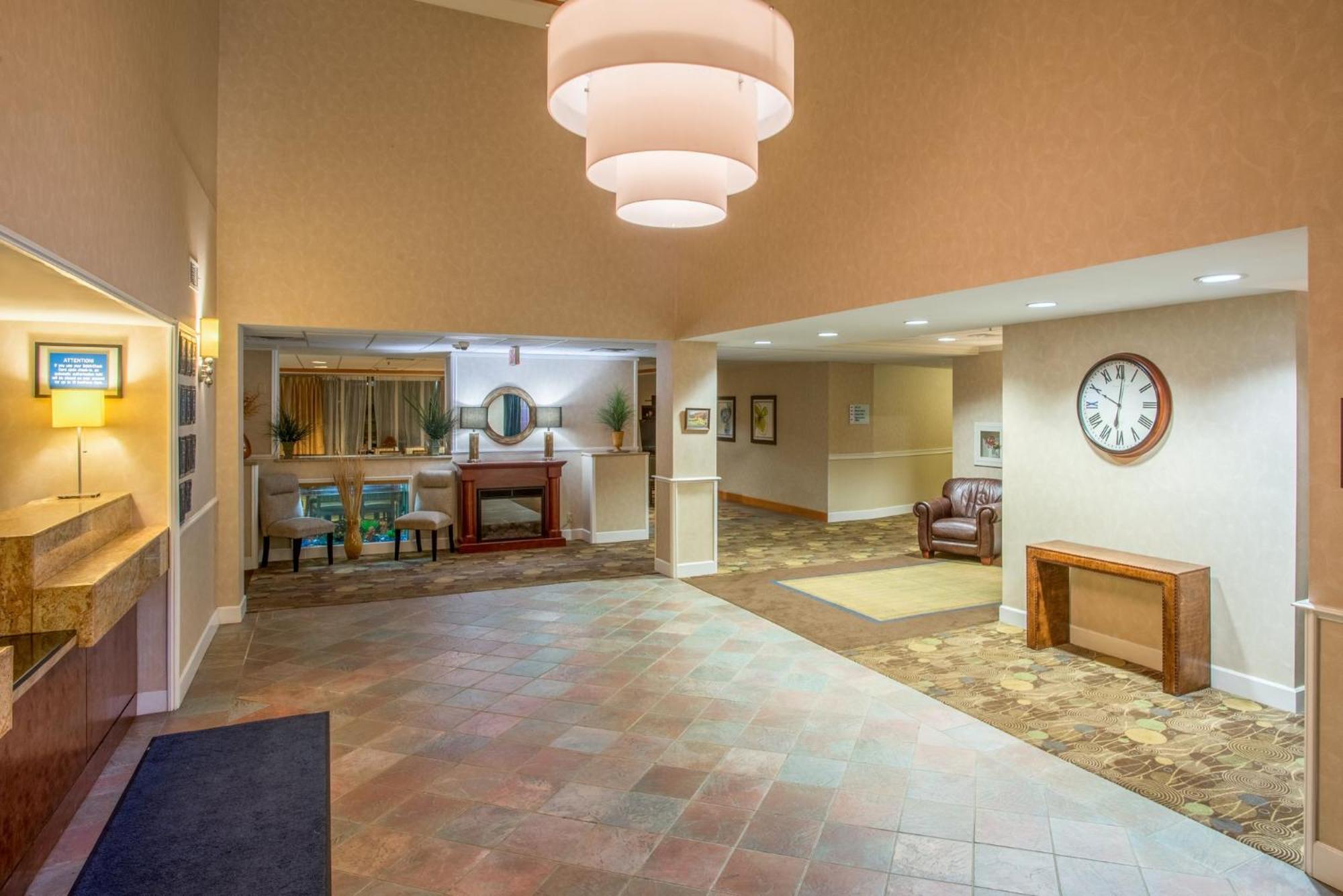 Holiday Inn Express Hotel & Suites Brattleboro By Ihg Exterior photo