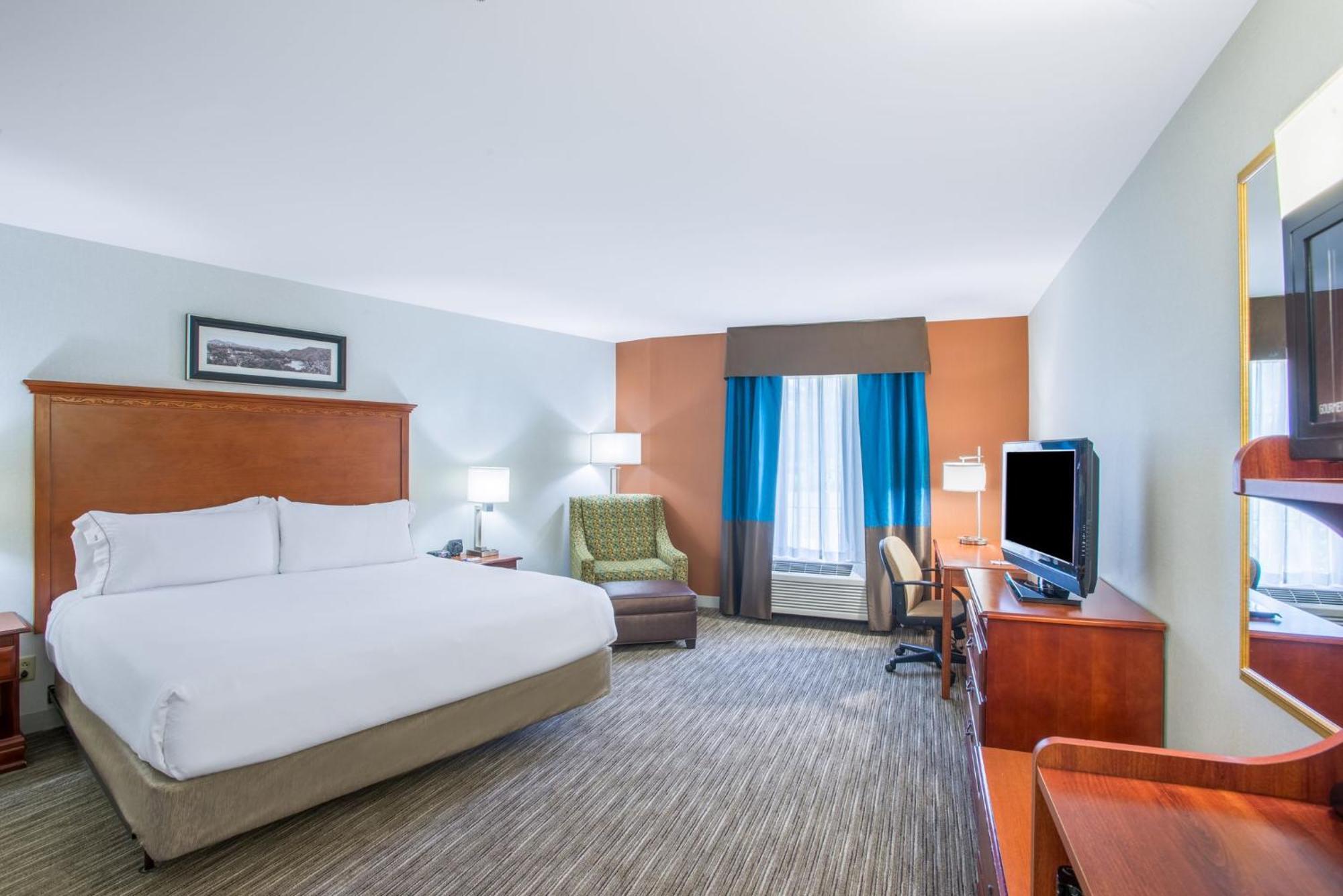 Holiday Inn Express Hotel & Suites Brattleboro By Ihg Exterior photo
